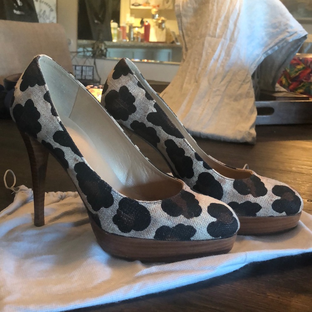 Stuart Weitzman Cheetah Print Heels Size 8